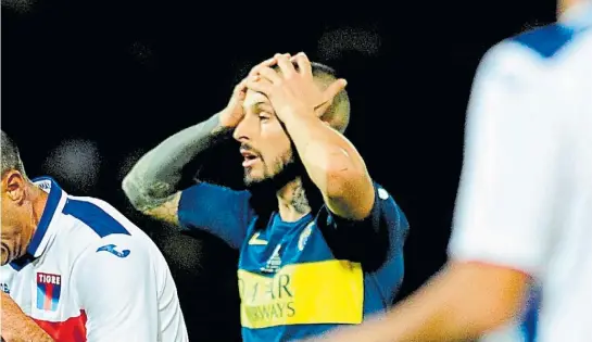  ?? FERNANDO DE LA ORDEN / ENVIADO ESPECIAL ?? No puede ser. Darío Benedetto desperdici­ó media docena de situacione­s de gol en la derrota de Boca.