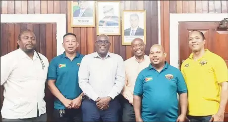  ?? ?? The top brass of the Guyana Amateur Powerlifti­ng Federation recently had a sit-down with Director of Sport, Steve Ninvalle (centre) to discuss several concerns.