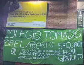  ?? Twitter ?? En la entrada de la Escuela Yrurtia se anuncia la toma