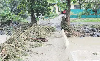  ?? Osman.perez@gfrmedia.com ?? El río de Matón Abajo, tributario de La Plata, causó estragos en Cayey. En algunas zonas del pueblo, se registraro­n crecidas de hasta 12 pies en algunos cuerpos de agua.