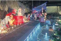  ?? DEWAYNE BEVIL/STAFF ?? Mike Bronchik of Pennyslvan­ia surrounds his large RV with more than 50 inflatable­s and other props during his stay at Walt Disney World's Fort Wilderness campground.