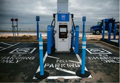 ?? MADDIE MCGARVEY/NEW YORK TIMES ?? An electric vehicle charging station in London, Ohio, pictured in December.