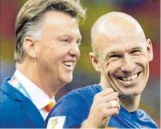  ?? FOTO: IMAGO ?? Bild aus glückliche­n Tagen: Arjen Robben (rechts) und Trainer Louis van Gaal während der WM 2014.