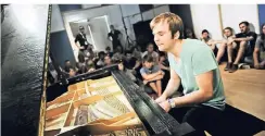  ?? FOTO: ANDREAS ENDERMANN ?? Der Berliner Pianist Nils Frahm während eines Auftritts beim Haldern-Pop-Festival.