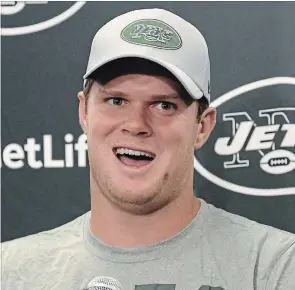  ?? ASSOCIATED PRESS FILE PHOTO ?? New York Jets “starting quarterbac­k” Sam Darnold will be under the bright lights of Monday Night Football when he makes his regular-season NFL debut against the Detroit Lions.