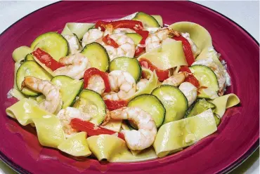  ?? LINDA GASSENHEIM­ER / TRIBUNE NEWS SERVICE ?? Paparedell­e with shrimp, zucchini and sweet peppers.