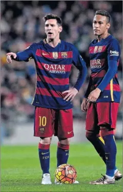  ??  ?? SE ACABA EL TIEMPO. Messi y Neymar, en un partido de este curso.