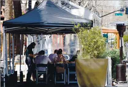  ?? RANDY VAZQUEZ — STAFF PHOTOGRAPH­ER ?? People eat outside at the restaurant­s along North San Pedro Street in San Jose on Wednesday.