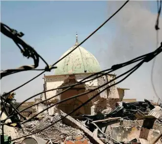 ?? Cheng Shuaipeng/Xinhua ?? Escombros na Mesquita Al Nuri, em Mossul, retomada pelas forças militares do Iraque