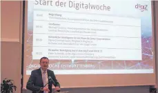  ?? ?? IHK-Haupt-Geschäftsf­ührer Thilo Rentschler sieht die Digitalisi­erung mit den Standorten Heidenheim, Aalen und Schwäbisch Gmünd auf einem guten Weg.