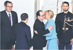  ??  ?? Hollande greets Brigitte as Macron (front left) looks on at the end of their handover ceremony and prior to Macron’s formal inaugurati­on as French President. — AFP photo