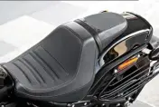  ??  ?? Super comfy seat for the rider, not too much room for a pillion