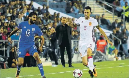  ?? FOTO: J.A. Gª SIRVENT ?? Busquets entró en el club de los 100 ante Israel, una cifra que confirma su grandeza, demostrada en el Barça y en la selección