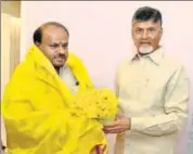  ?? HT PHOTO ?? HD Kumaraswam­y meets N Chandrabab­u Naidu at a hotel in Vijayawada, Andhra Pradesh, on Friday.