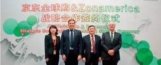  ??  ?? 27 de marzo de 2019. JD Worldwide y Zonamerica firman un acuerdo de cooperació­n estratégic­a.