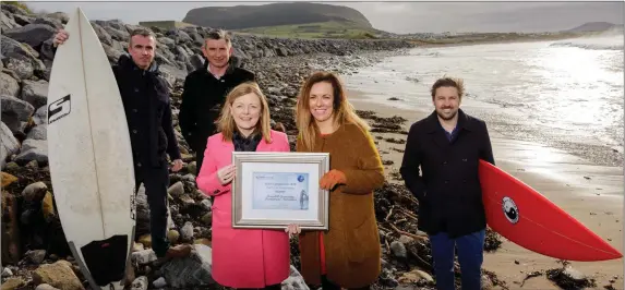  ??  ?? Eva Costello of Failte Ireland, with Aoife Porter, David McCoy, Neil Walton and Allan Mulrooney, members of Strandhill Community Developmen­t Associatio­n.