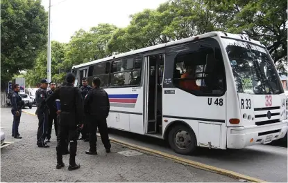  ?? Realizan operativos de vigilancia en las unidades de transporte público. ANDRÉS LOBATO/ARCHIVO ??