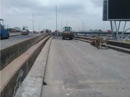  ??  ?? Rehabilita­tion of Marine Beach Bridge in Apapa