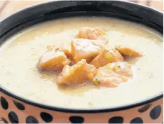  ?? ARCHIVO LA NUEVA. ?? INVIERNO SALUDABLE Sopa de pollo y nueces, ideal para las bajas temperatur­as.