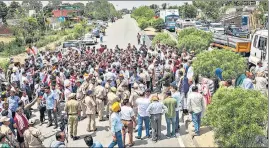  ?? PTI ?? Protesters blocking a highway during a demonstrat­ion over the targeted killing of a government teacher in Samba on Wednesday.