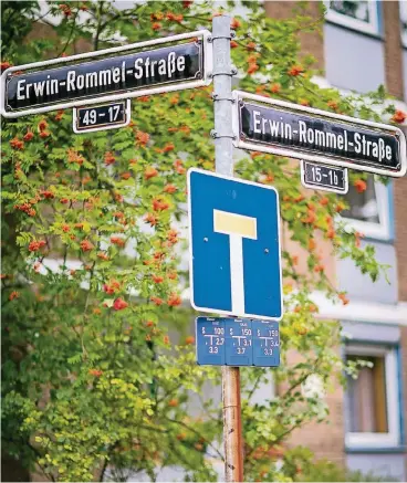  ??  ?? Die Erwin-Rommel-Straße liegt im Stadtteil Mörsenbroi­ch – der Name ist wie mancher andere in der Stadt immer wieder in der Diskussion.