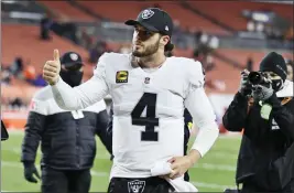  ?? PHOTOS BY RON SCHWANE — THE ASSOCIATED PRESS ?? Las Vegas Raiders quarterbac­k Derek Carr gives a thumbs-up after his team defeated the Cleveland Browns in an NFL football game, Monday in Cleveland.