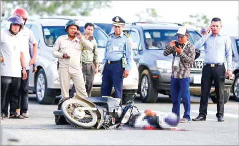  ?? HENG CHIVOAN ?? Road accidents declined by 552 cases in the first six months of the year, while deaths also decreased by 172 and injuries 778 compared to the same period last year.