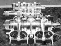  ??  ?? LEFT: Inside the NS400R motor – with the three crankpins in line because the middle cylinder is upright.