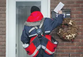  ?? DARIO AYALA / MONTREAL GAZETTE FILES ?? A House of Commons committee has recommende­d Canada Post come up with a plan to reinstate door-to-door delivery for those addresses moved to community mailboxes.