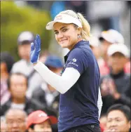  ?? Matt Roberts / Getty Images ?? Lexi Thompson acknowledg­es the gallery during the final round of the TOTO Japan Classic on Nov. 10 in Shiga, Japan.