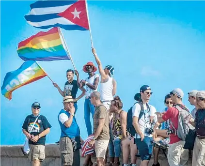  ??  ?? Centenares de cubanos participar­on ayer de la jornada contra la homofobia y la transfobia.