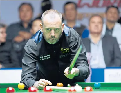  ??  ?? Welsh veteran Mark J Williams plans a shot against Marco Fu of Hong Kong.