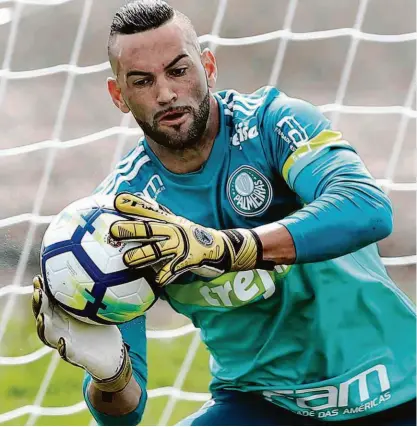  ?? Cesar Greco - 5.mai.18/ag. Palmeiras ?? O goleiro Weverton vive grande momento do Palmeiras e está invicto debaixo das traves desde que o técnico Felipão assumiu a equipe; ele foi vazado pela última vez contra o Galo, no Allianz, dia 22 de julho