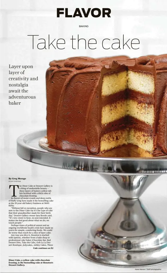  ?? KarenWarre­n / Staff photograph­er ?? Diner Cake, a yellow cake with chocolate frosting, is the bestsellin­g cake at Houston’s Dessert Gallery.