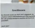  ?? Foto: Silvio Wyszengrad ?? An der Eingangstü­r des Reisebüros hängt ein Schild. Man habe Insolvenz an melden müssen, heißt es dort.