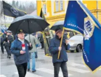  ??  ?? Branitelji­ma su se u mimohodu pridružili i građani