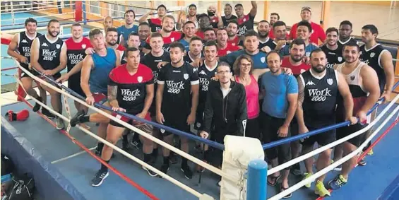  ?? Avant de trouver refuge à Val d’Isère pour y peaufiner leur préparatio­n physique en altitude, les Grenoblois se sont également forgés un mental dans la salle du Ring Grenoblois. Le signe d’une saison de retour en élite naturellem­ent placée sous le signe d ?? Photo FC Grenoble