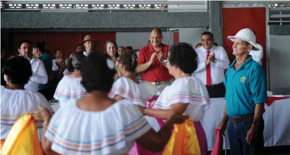  ?? MELISSA FERNANDEZ ?? En mayo del 2017, en un acto al que asistió toda la comunidad, el entonces presidente, Luis Guillermo Solís, firmó la ley 9.440, con la cual se creó el cantón de Río Cuarto.