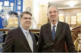  ??  ?? Bildungsmi­nister Heinz Faßmann ( re.) und Oskar Deutsch