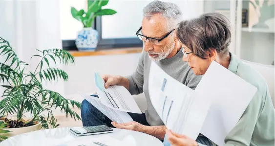  ?? / Foto: iStock ?? Ko seštejemo posamezne evre, ki jih za izdajo tiskanega računa zaračunava­jo podjetja, strošek na letni ravni še zdaleč ni zanemarlji­v.