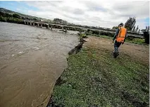  ?? PHOTO: DAVID UNWIN/FAIRFAX NZ ?? Caretaker for the Ashhurst Domain Ken Pratt with some of the damage caused by heavy rain and floodwater­s.