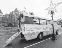  ??  ?? Hippo Tours is vacating its tour bus parking stall on Belleville Street. Victoria city council has decided to require the next vehicle that parks there to have no tailpipe emissions.