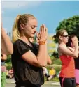  ?? Symbolfoto: Horst Hörger ?? Die Lange Yoga Nacht in Augsburg findet am Tag statt.