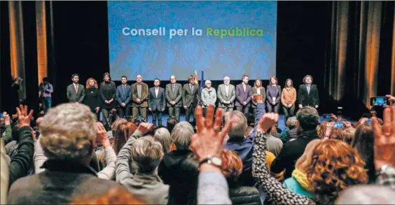  ?? / STEPHANIE LECOCQ (EFE) ?? Carles Puigdemont encabeza el acto en Bruselas del denominado Consejo para la República, celebrado ayer.