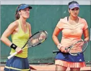  ??  ?? Top seeds Sania Mirza (right) and Martina Hingis faced no difficulty in reaching the French Open third round. AP PHOTO