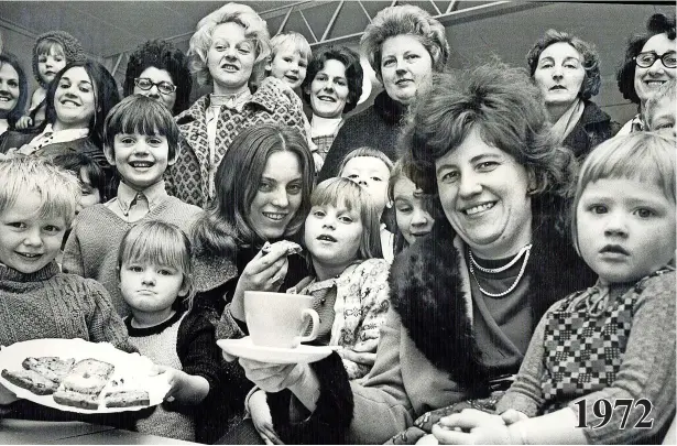  ?? ?? 1972
Children at Yew Tree Infants School, West Bromwich, were not content with sending Mother’s Day cards.they went a step further and baked about 500 cakes for a party at school for their mums. All of the 140 children helped with the baking for the party, which was the idea of Miss J. Smith, the headmistre­ss