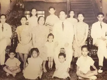  ??  ?? (Seated, from left) Jose Marquez Lim and Judith Guanco Marquez Lim (parents of Alice M.L. Coseteng); Concordia Asensi and Pedro Marquez Lim (father of Jose, Juanita and Mariano); Juanita Marquez Lim (mother of John Gokongwei ); Mariano Marquez Lim (father of Gene M L Villena (retired executive of Gokongwei Group of Companies); (standing at the back) Alice Marquez Lim Coseteng (my mother, deceased), John Marquez Lim Gokongwei (deceased); Norma Marquez Lim Jalandoni, sister of Alice; (seated on the floor) siblings of my mother Alice, Jose Marquez Lim Jr. (deceased), Sylvia M L Orozco, Marrieta ML Sumcad (deceased), Eduardo Marquez Lim, Vilma, ML Poblador. This photo must have been taken before World War 2 in our house in Iloilo City where it still stands today.