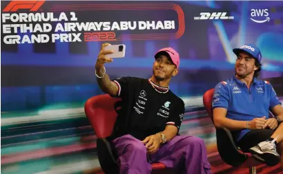  ?? ?? Lewis Hamilton (left) takes a selfie with Fernando Alonso in Abu Dhabi on Thursday. — ap