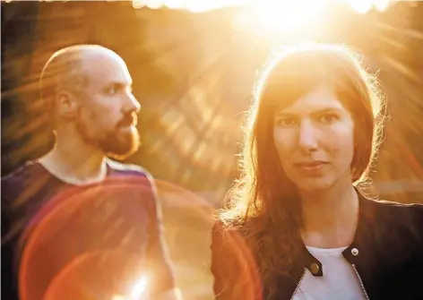  ?? FOTO: DAVID RANKENHOHN ?? „Sun Sounds“lautet der Titel des neuen Albums von Daniel Gädicke und Nadja Rüdebusch.