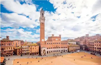  ?? ?? Piazza del Campo.